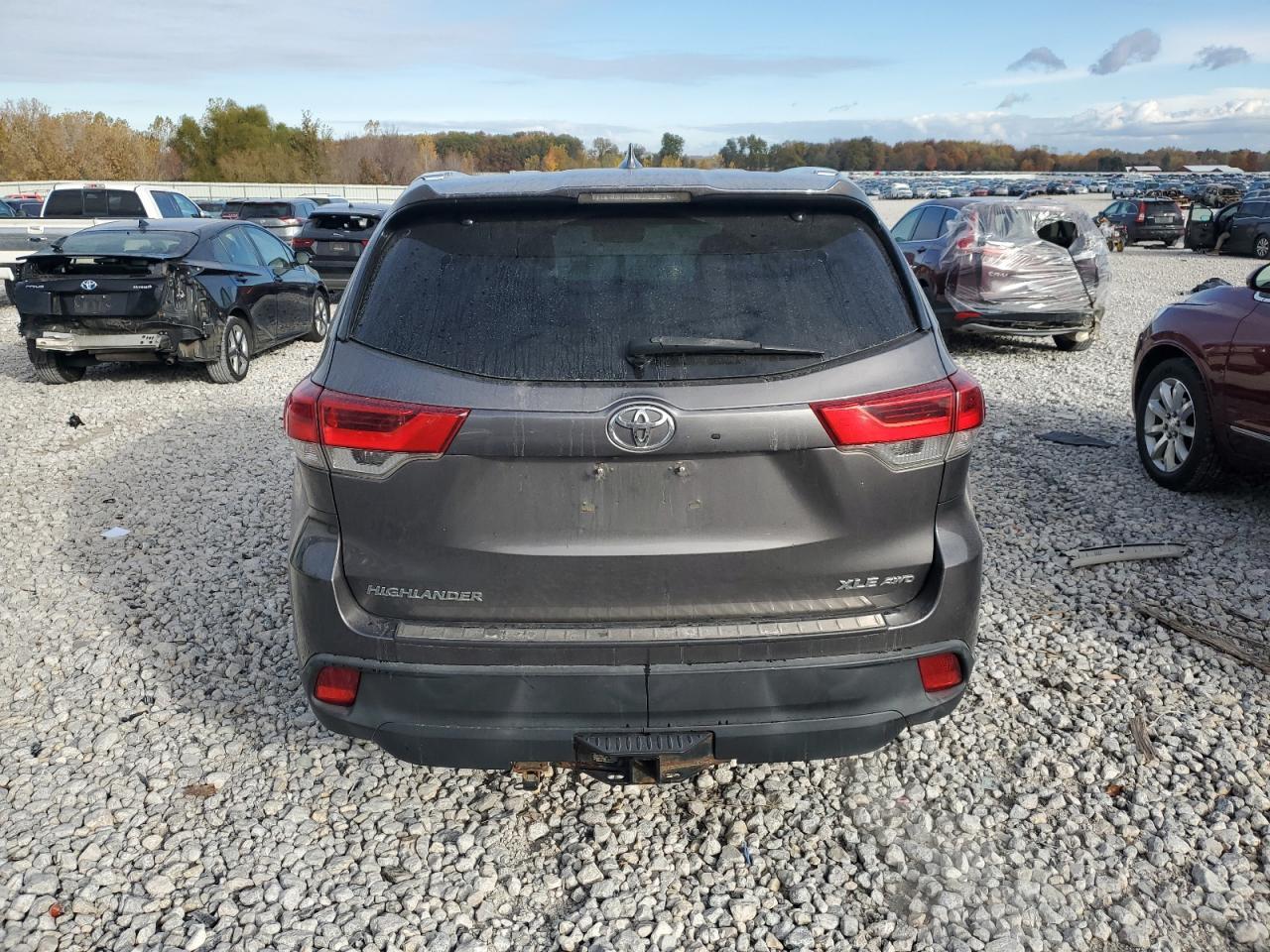 2017 TOYOTA HIGHLANDER