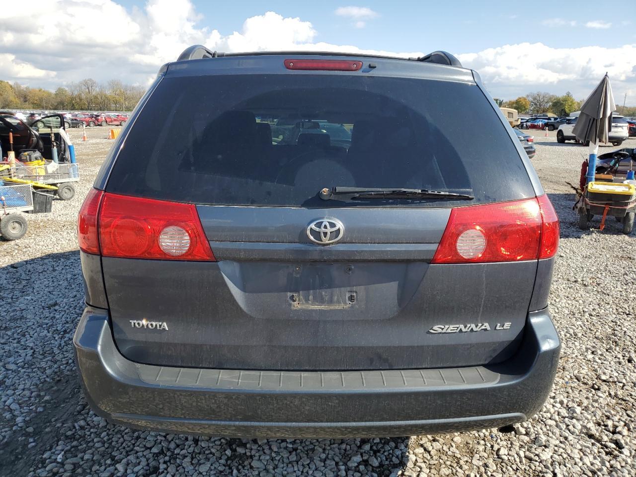2009 TOYOTA SIENNA