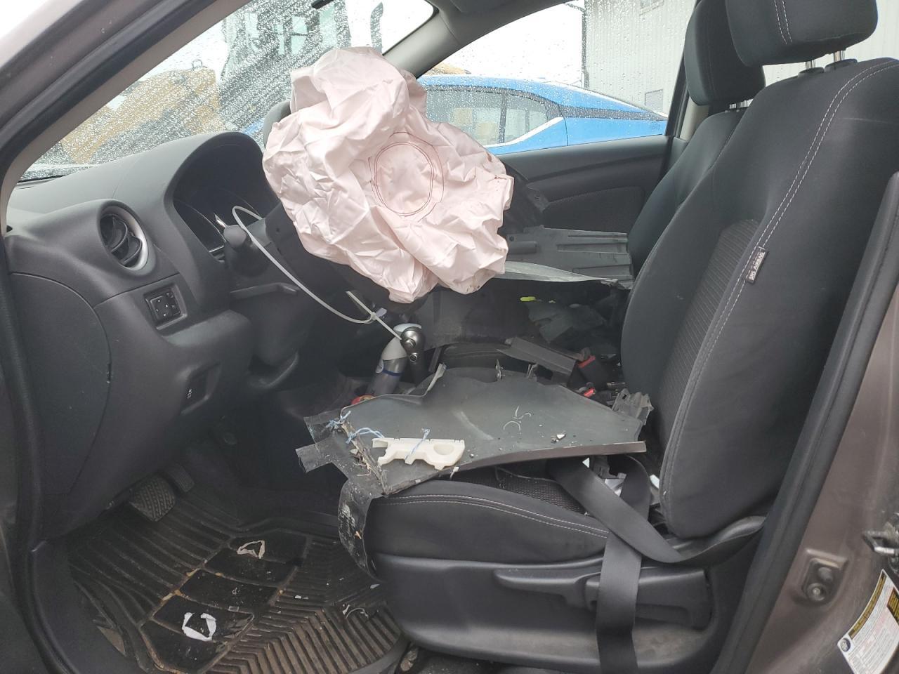 2016 NISSAN VERSA