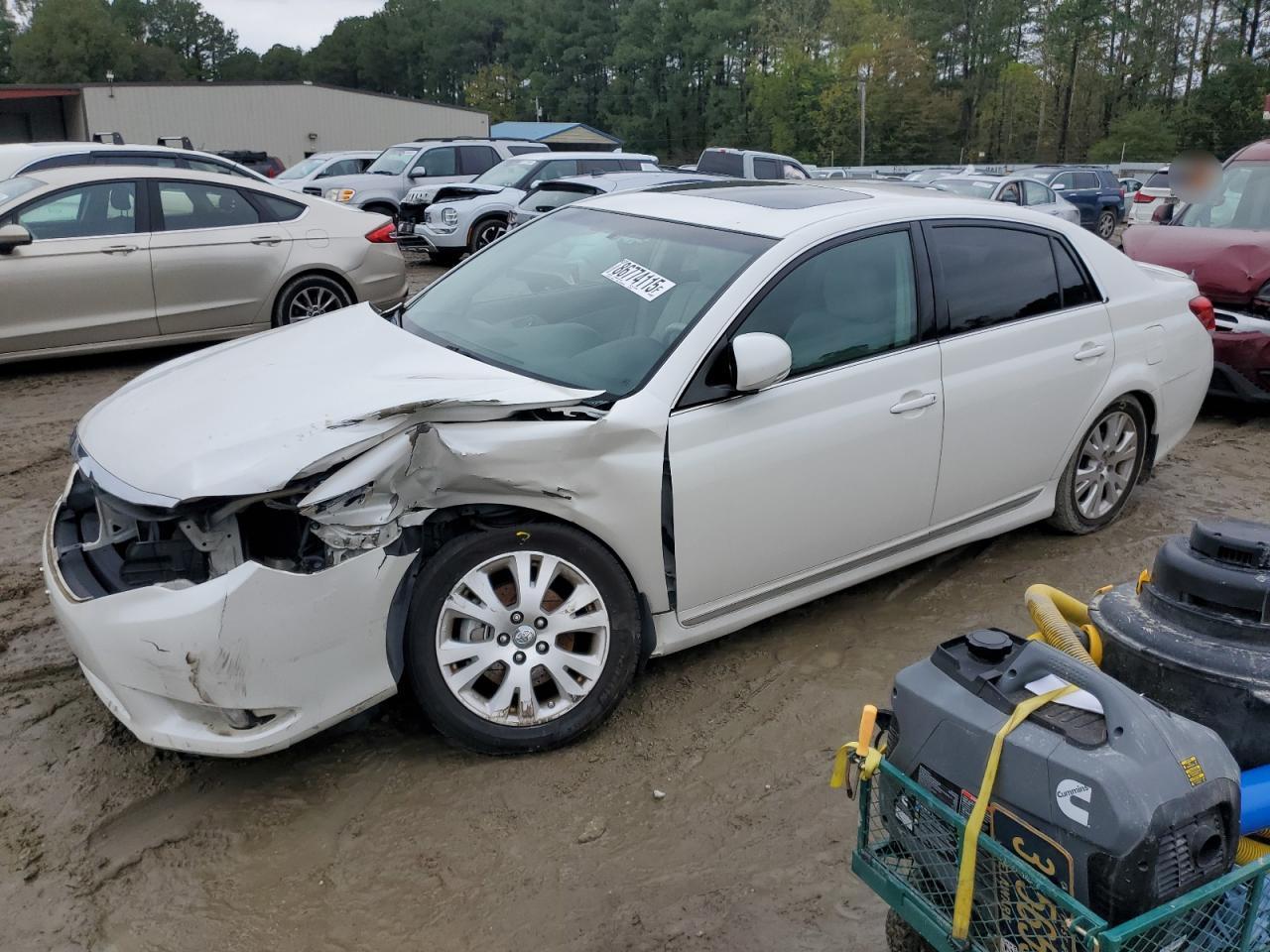 2011 TOYOTA Avalon