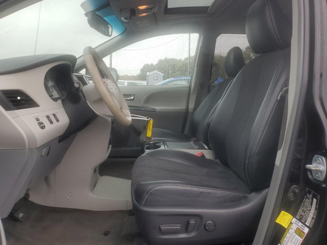 2013 TOYOTA SIENNA