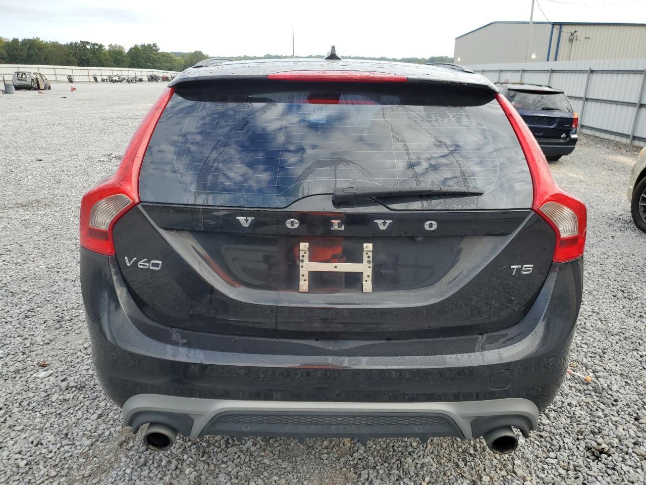 2018 VOLVO V60