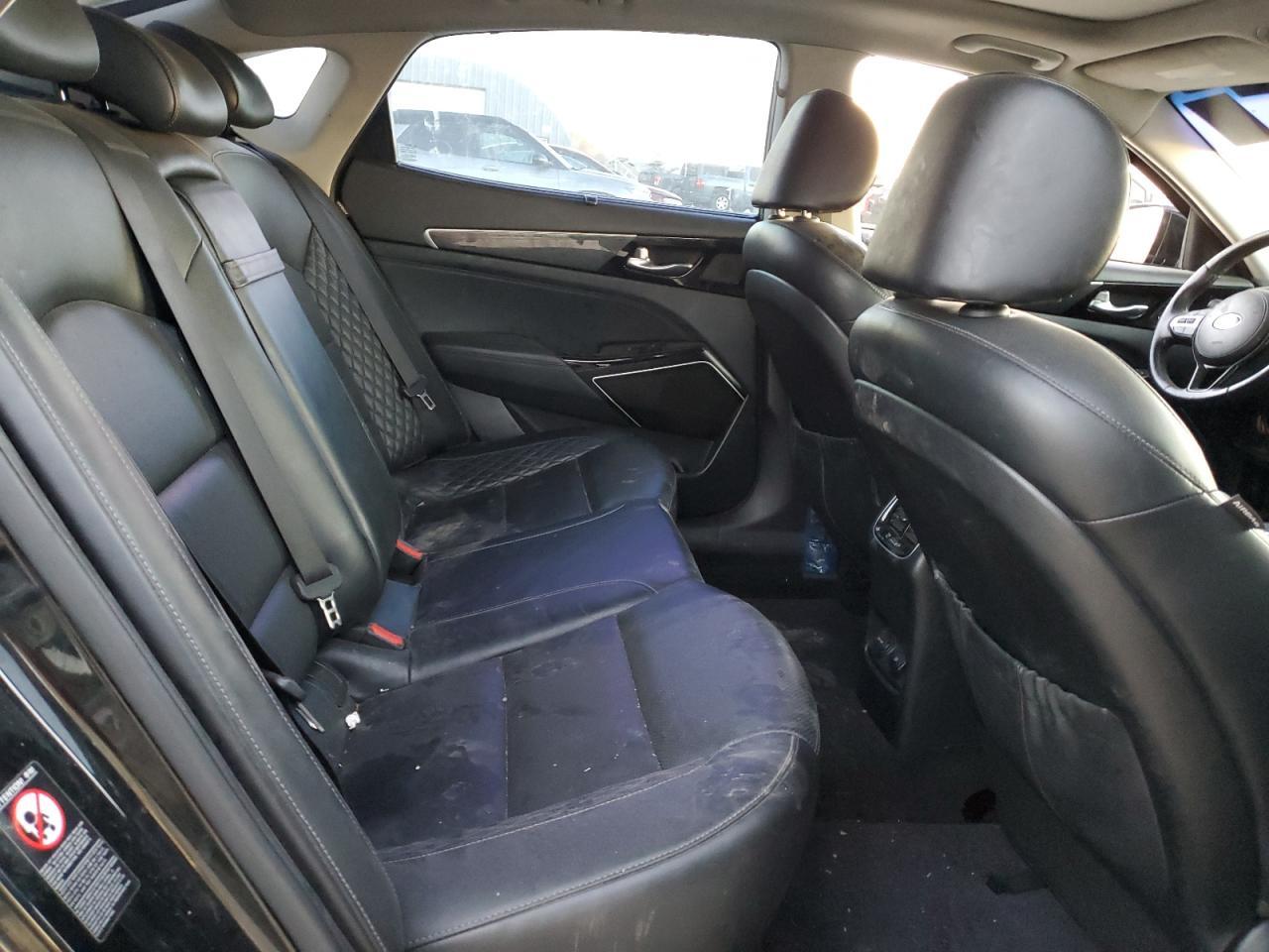2017 KIA Cadenza