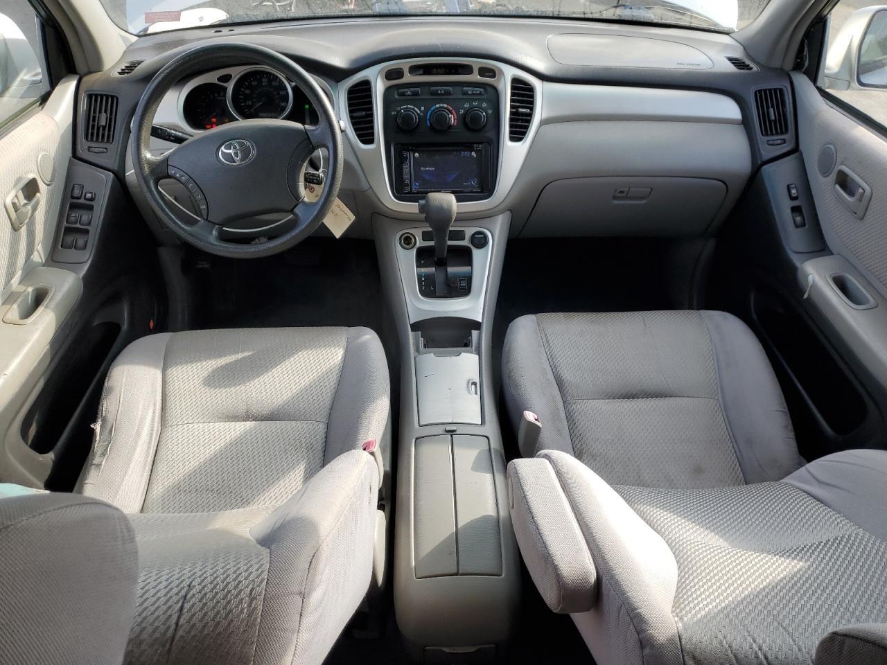 2004 TOYOTA HIGHLANDER
