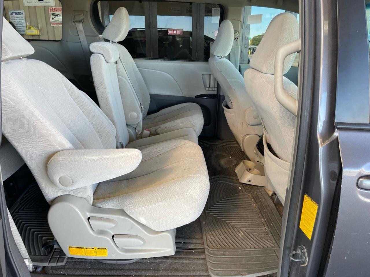 2011 TOYOTA SIENNA