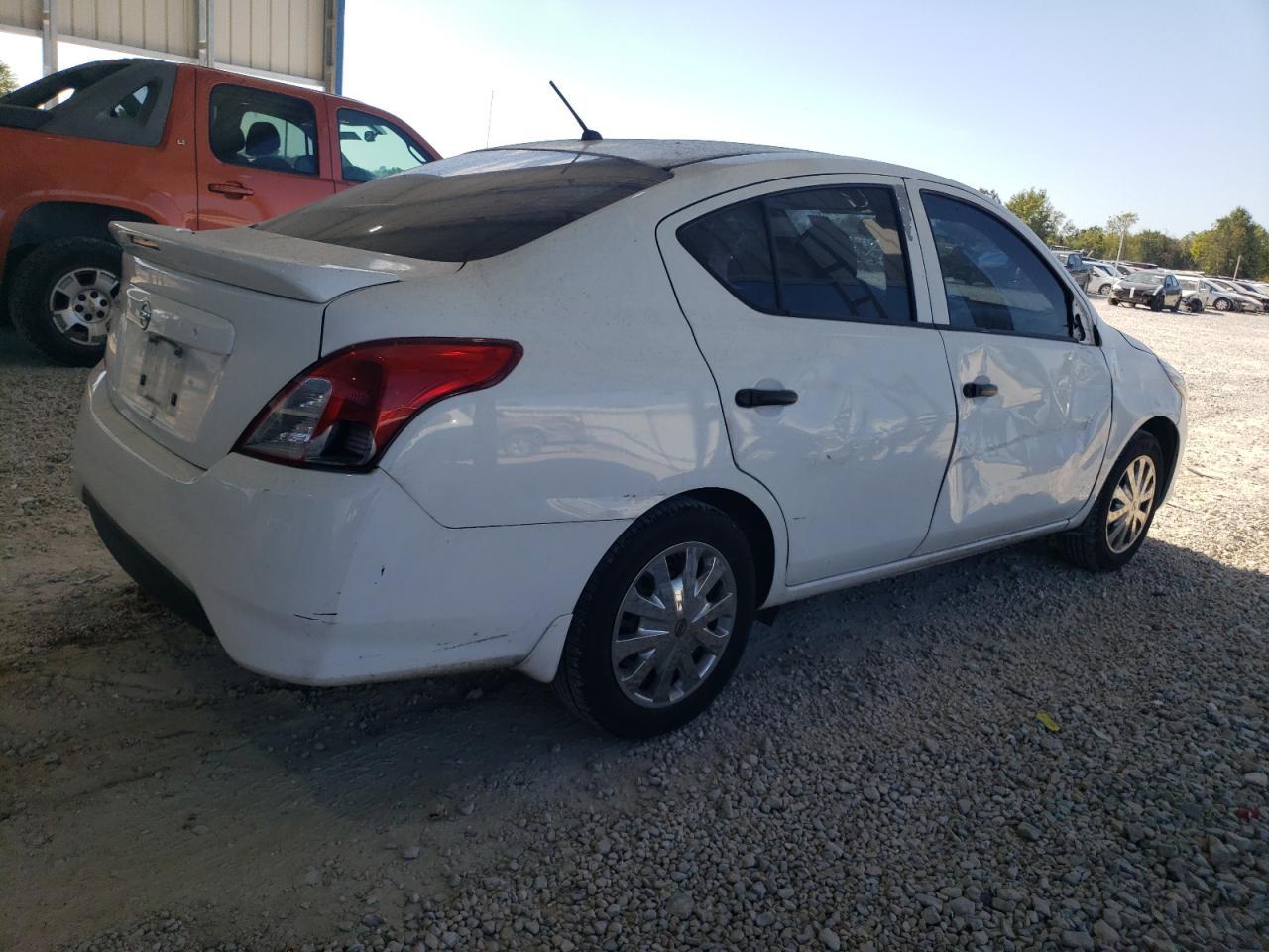 2017 NISSAN VERSA
