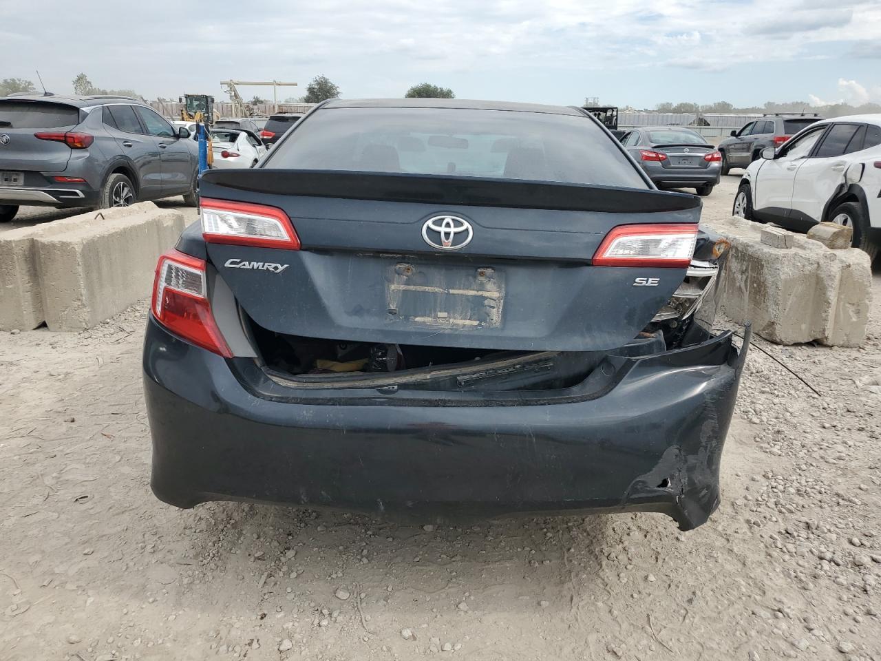 2014 TOYOTA CAMRY