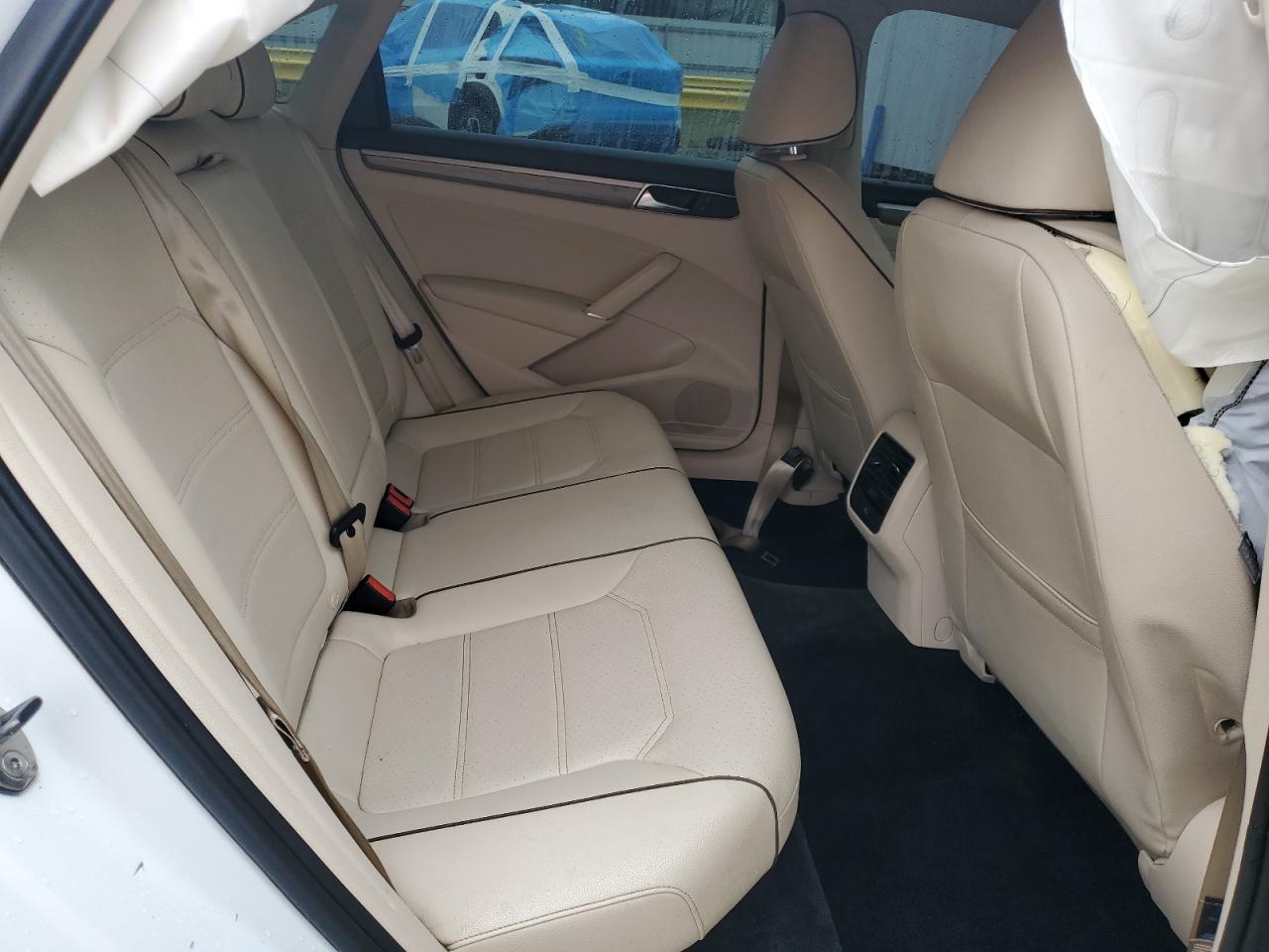 2017 VOLKSWAGEN Passat
