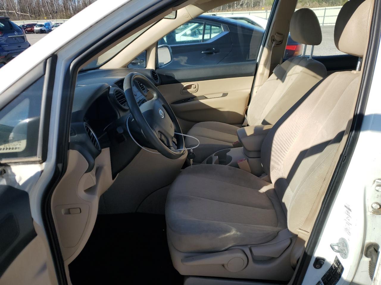 2010 KIA RONDO