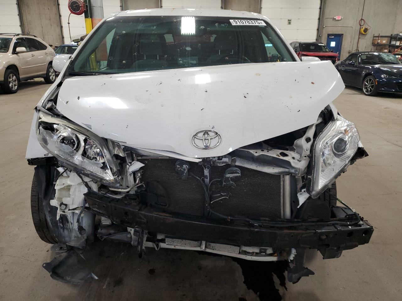 2017 TOYOTA SIENNA
