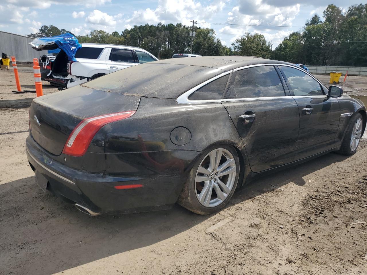 2011 JAGUAR Xj-Series
