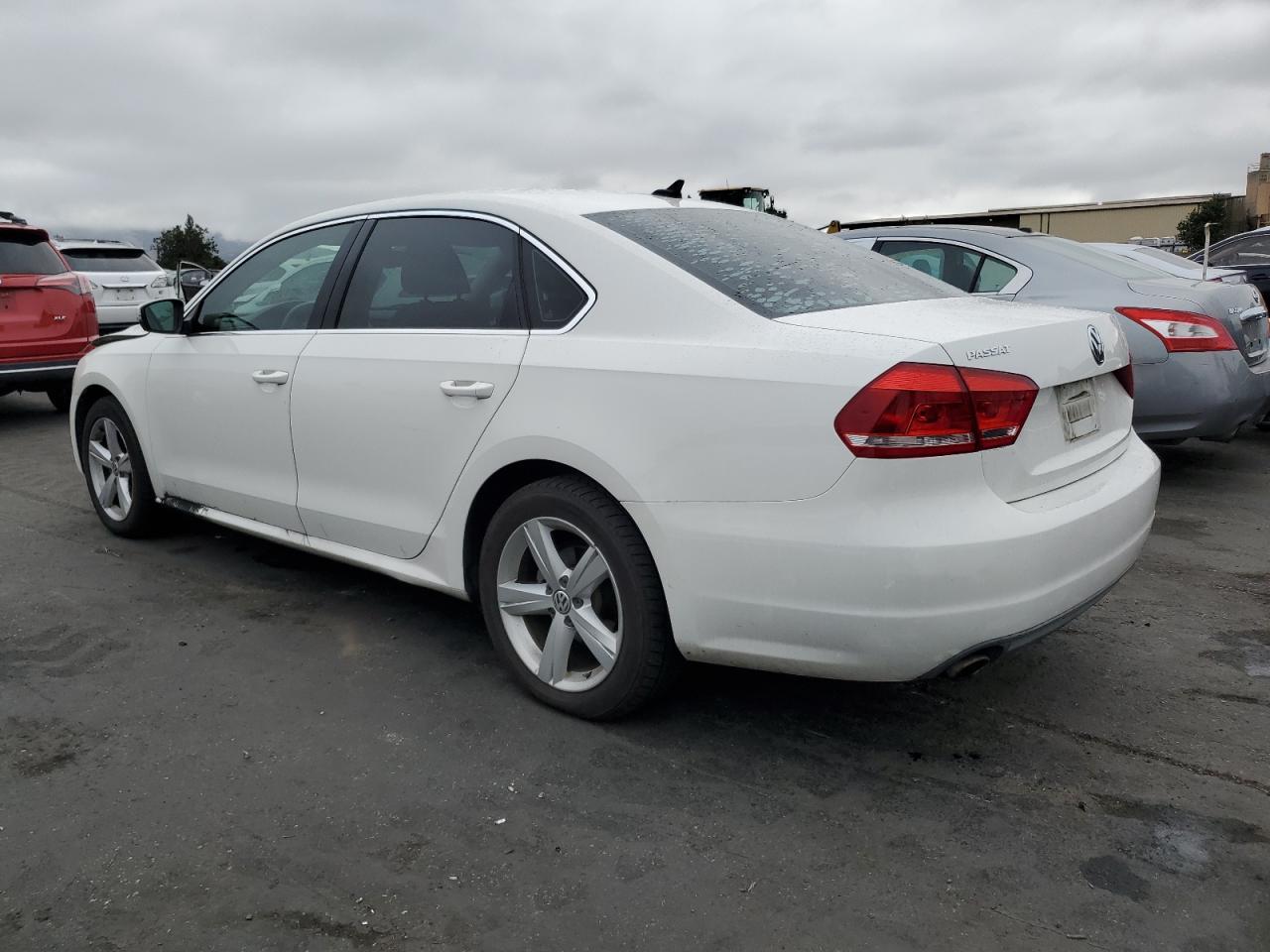 2013 VOLKSWAGEN Passat