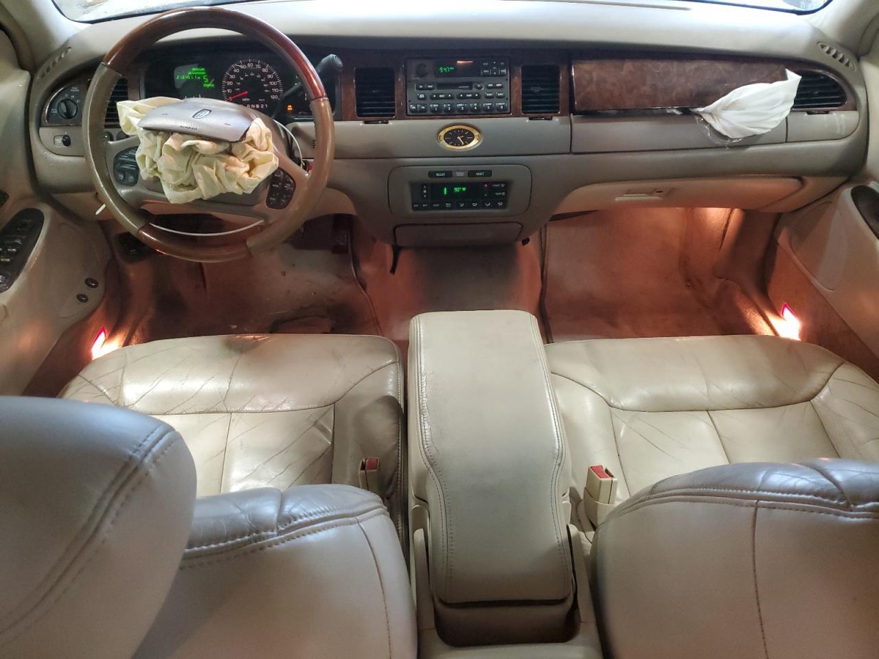 2001 LINCOLN Town Car