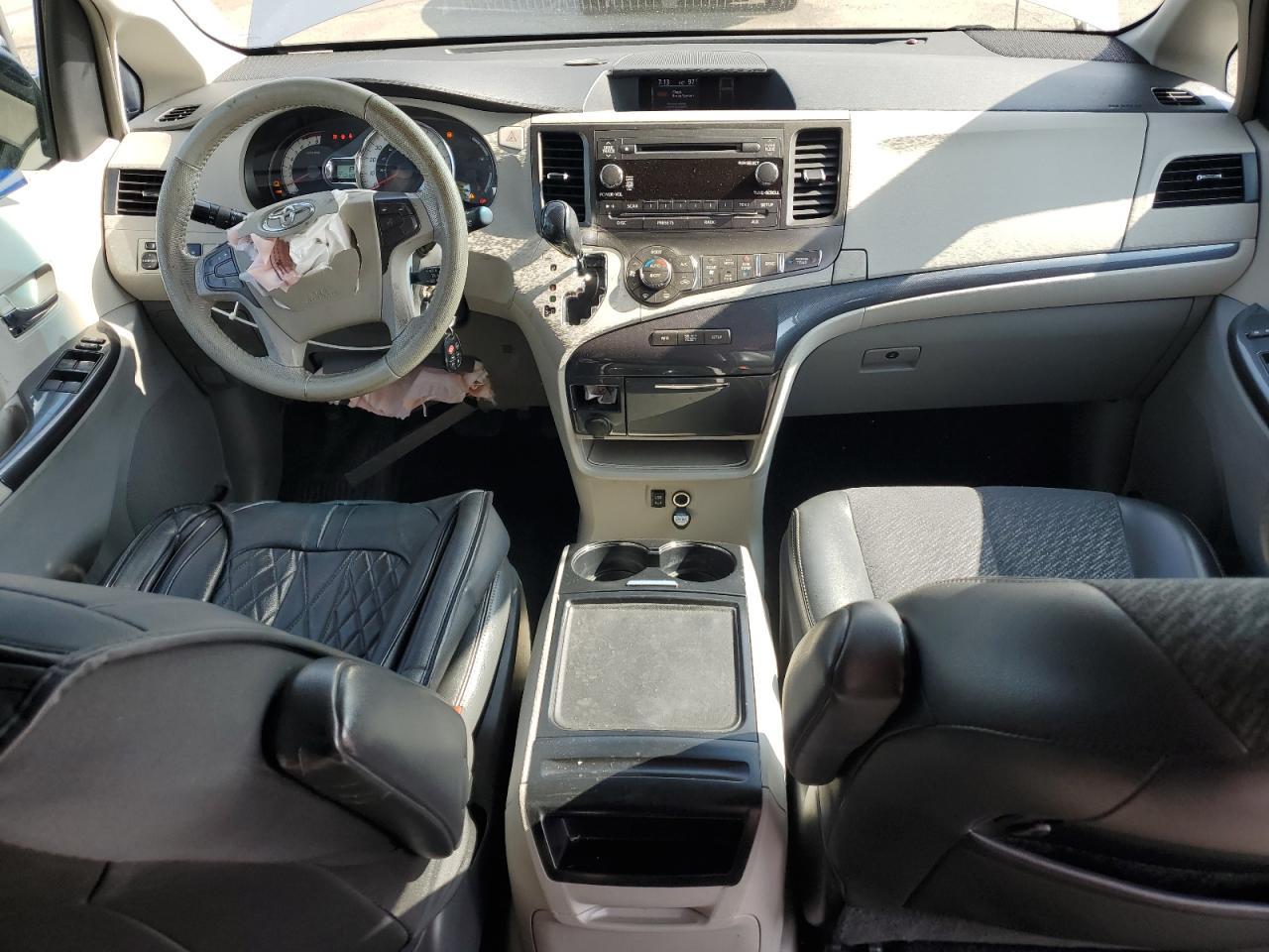 2012 TOYOTA SIENNA