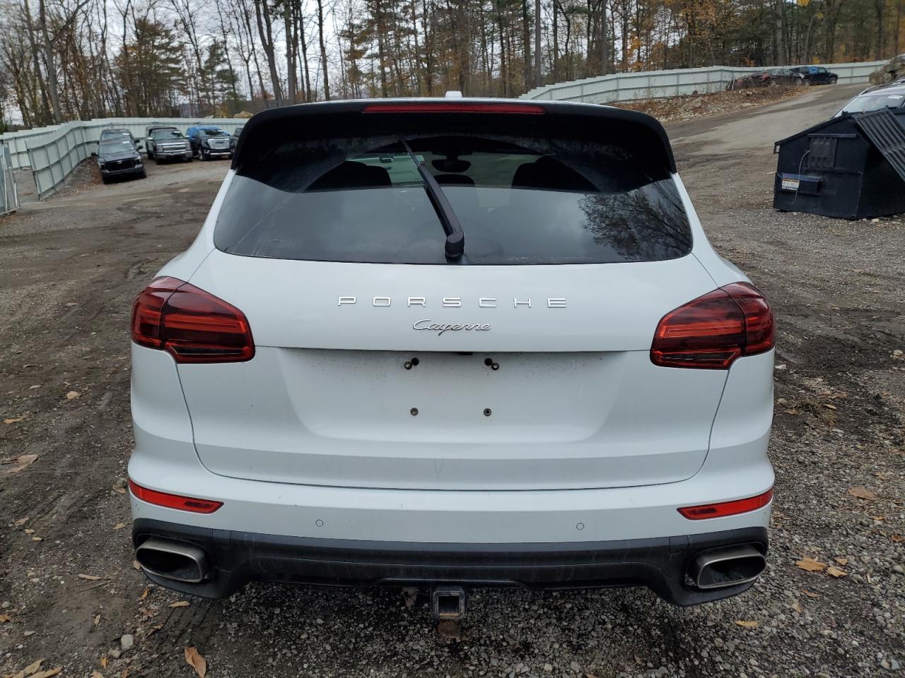 2015 PORSCHE CAYENNE