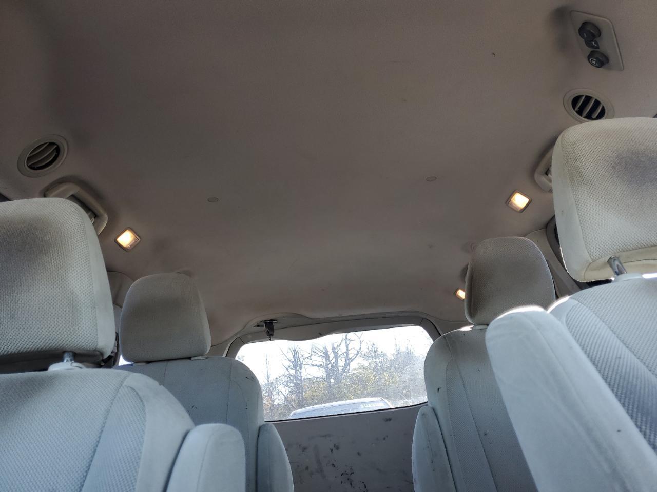 2012 TOYOTA SIENNA