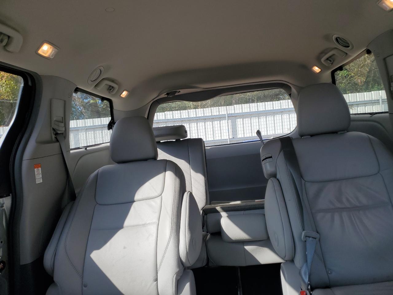 2017 TOYOTA SIENNA