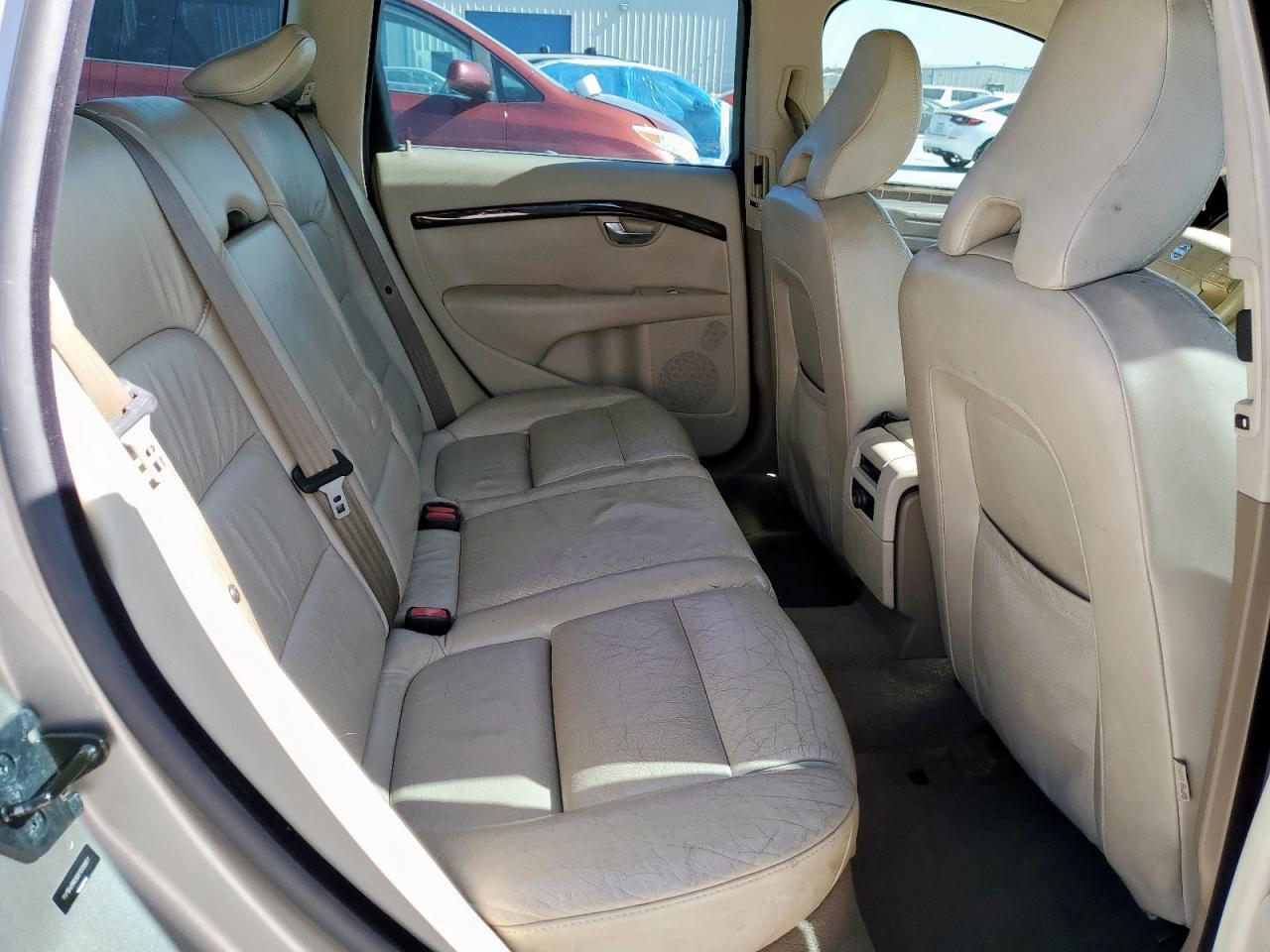 2008 VOLVO V70