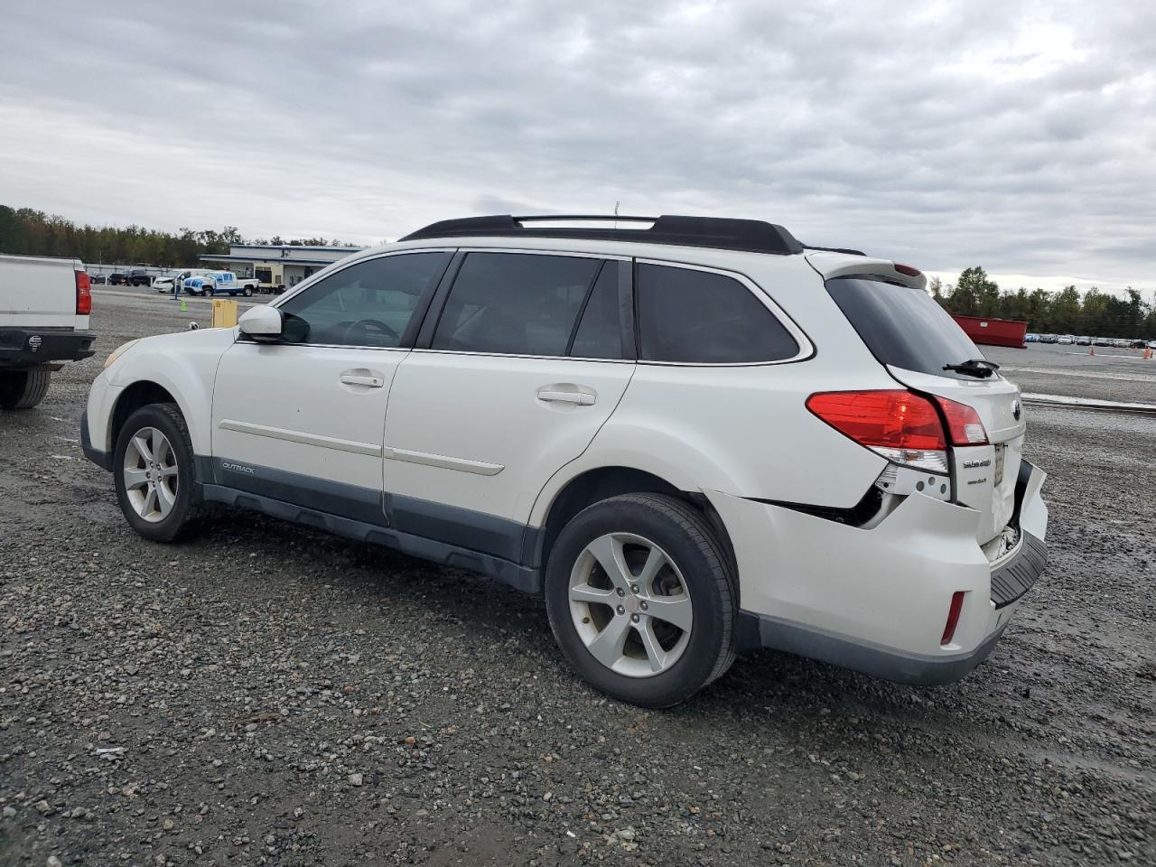 2013 SUBARU Outback