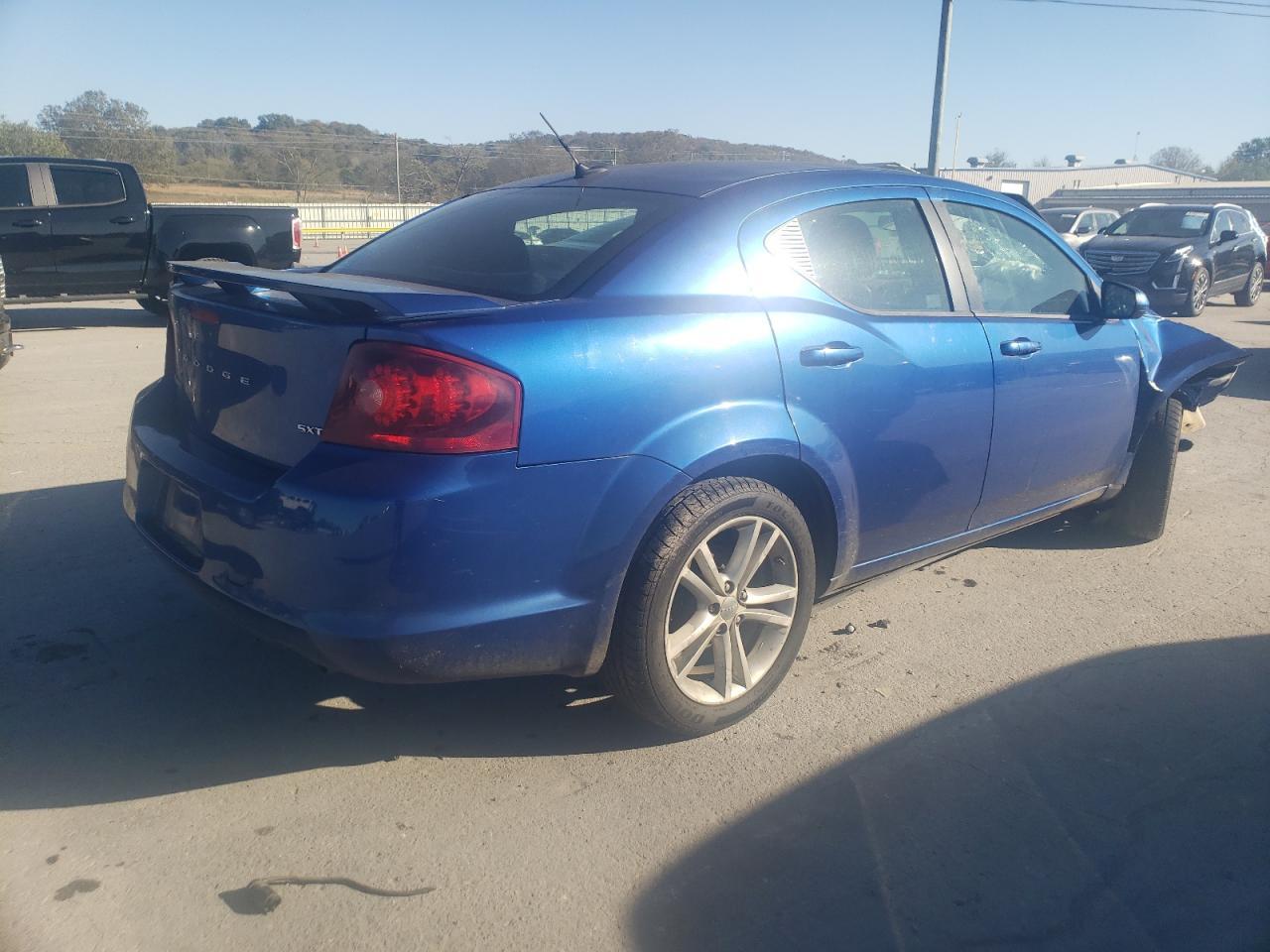 2013 DODGE Avenger