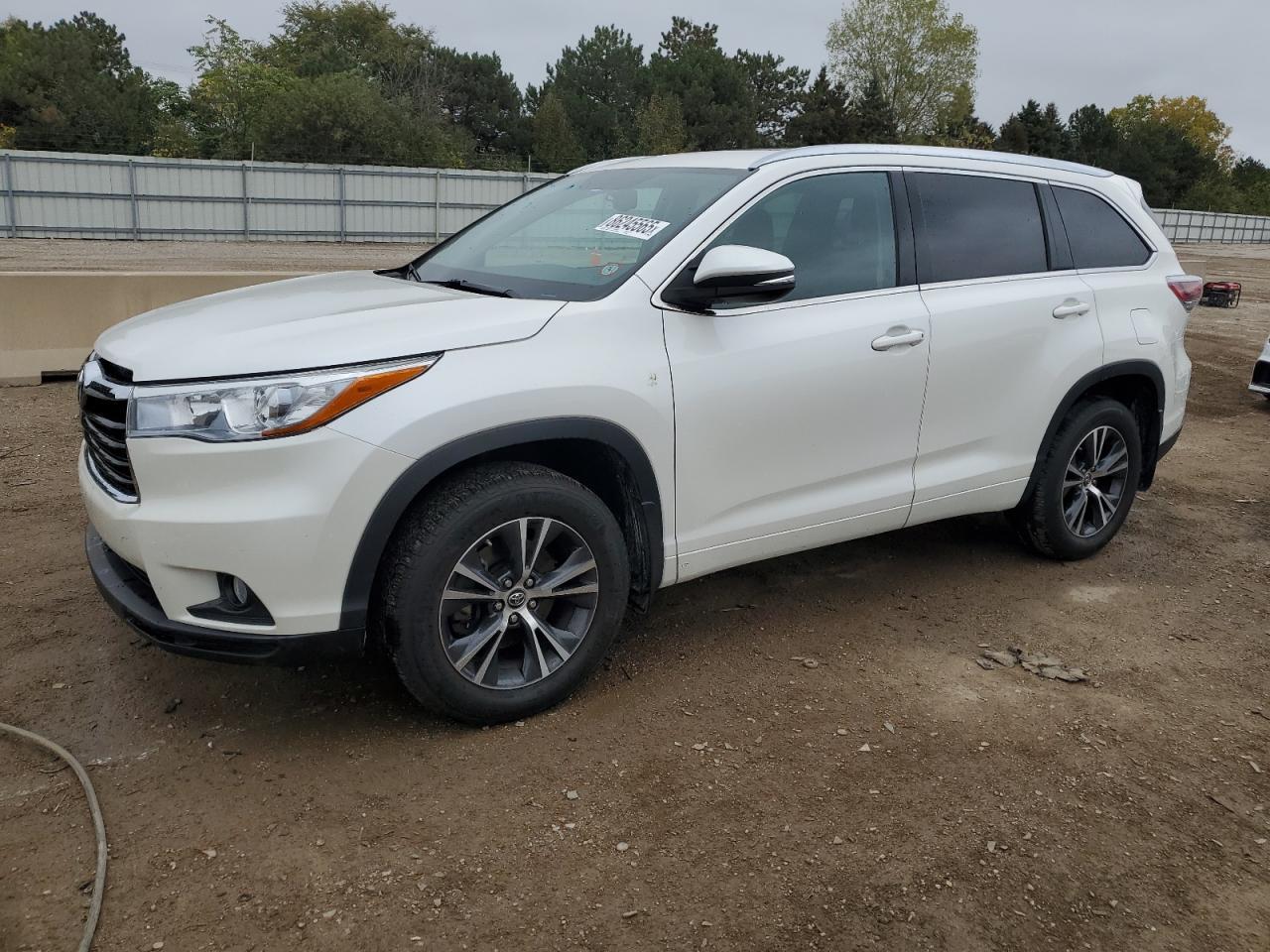 2016 TOYOTA HIGHLANDER
