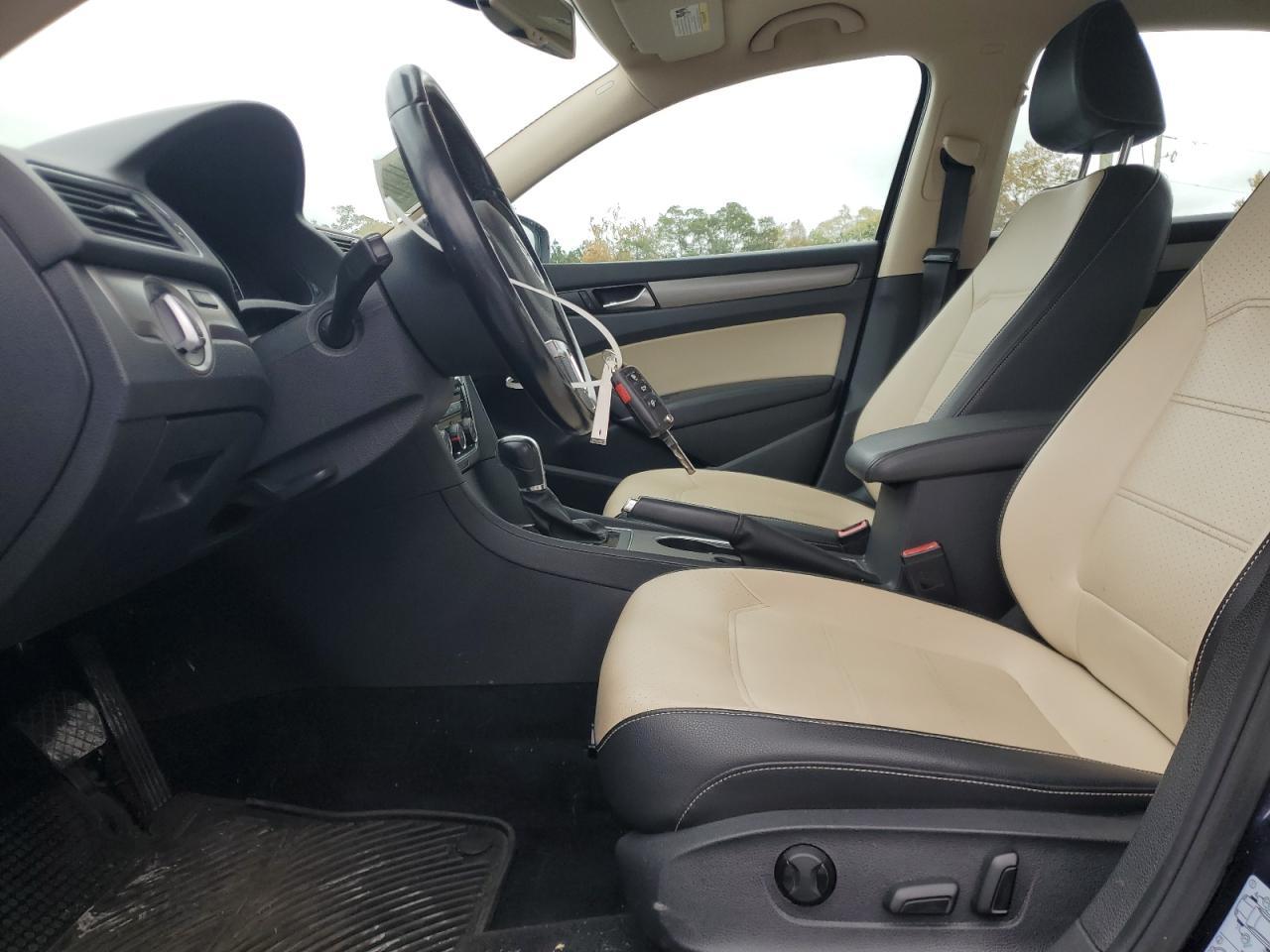 2014 VOLKSWAGEN Passat