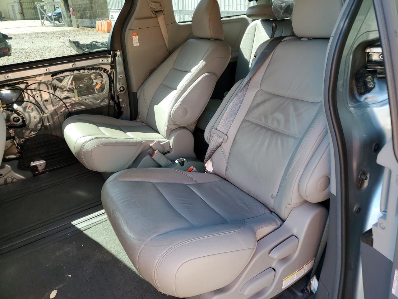 2017 TOYOTA SIENNA