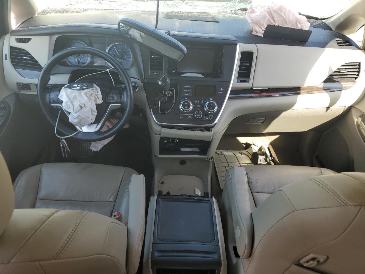 2016 TOYOTA SIENNA