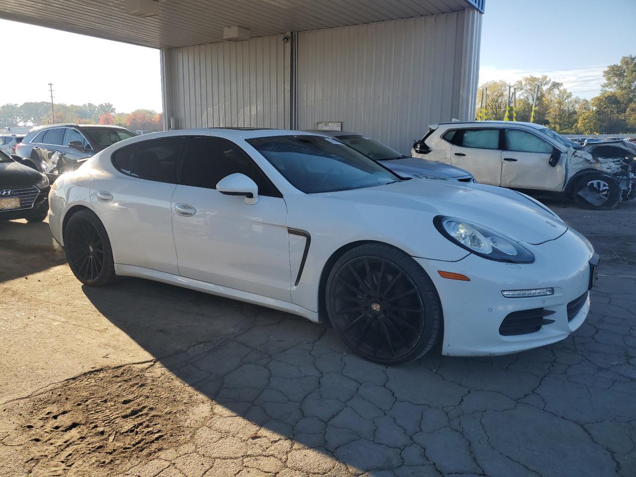 2014 PORSCHE Panamera