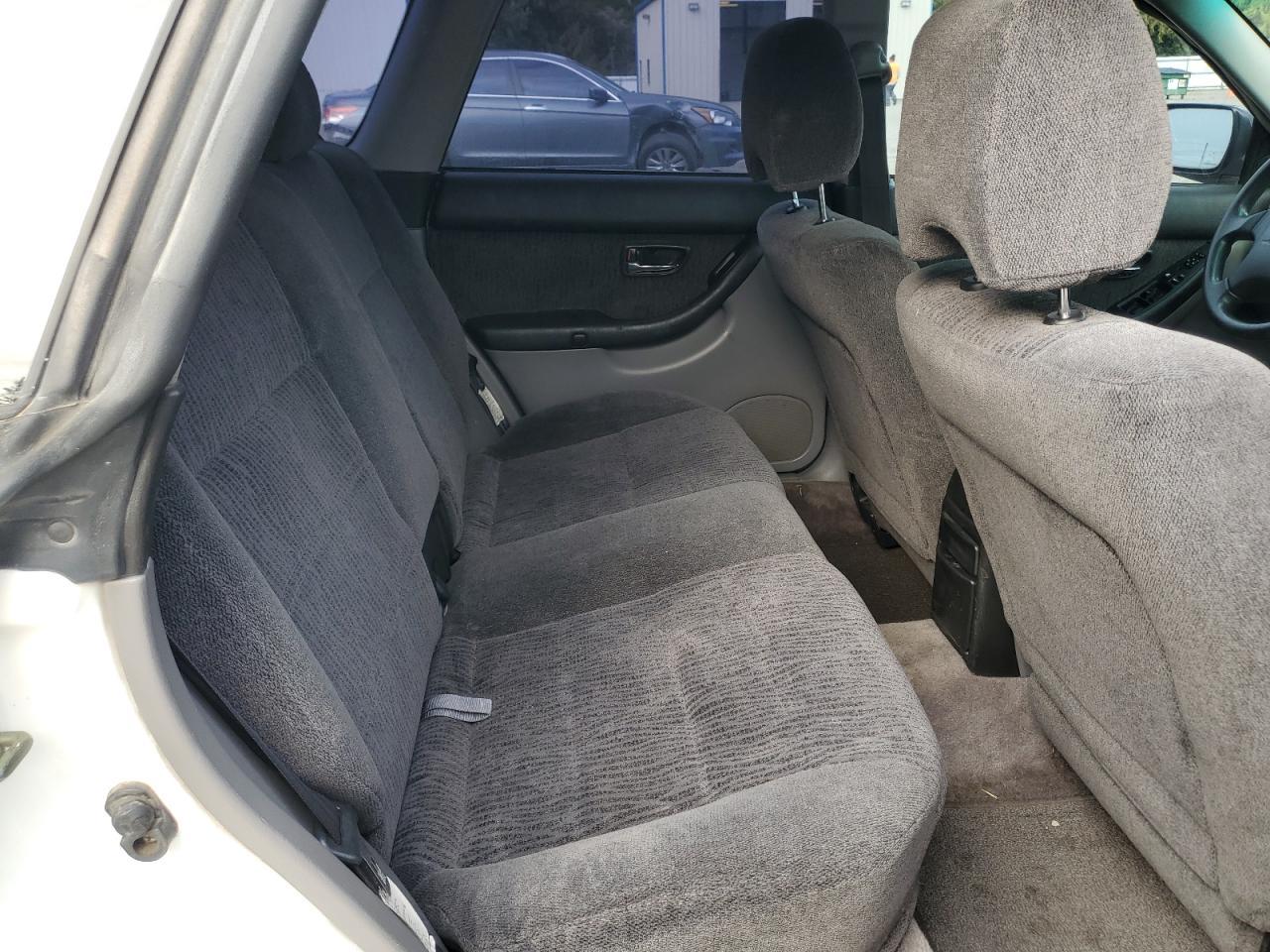 2000 SUBARU Legacy