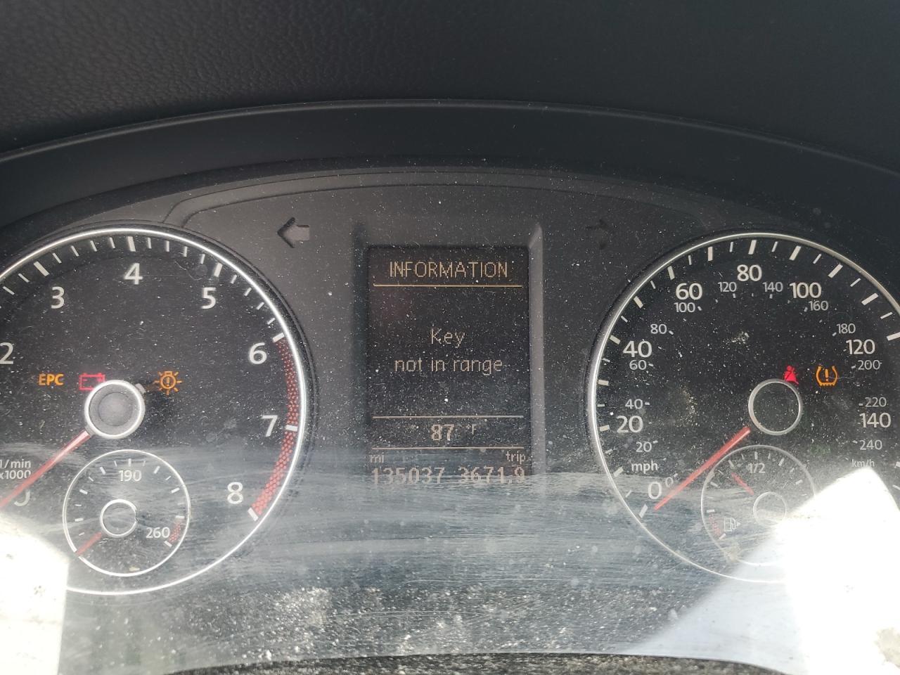 2013 VOLKSWAGEN Passat