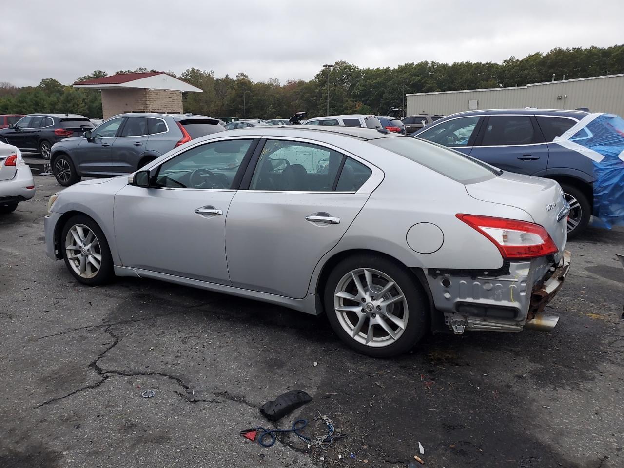 2010 NISSAN Maxima