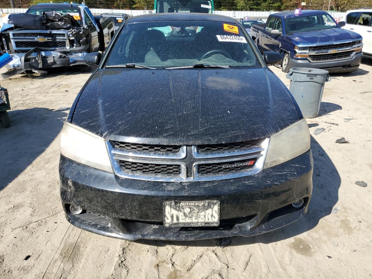 2013 DODGE Avenger