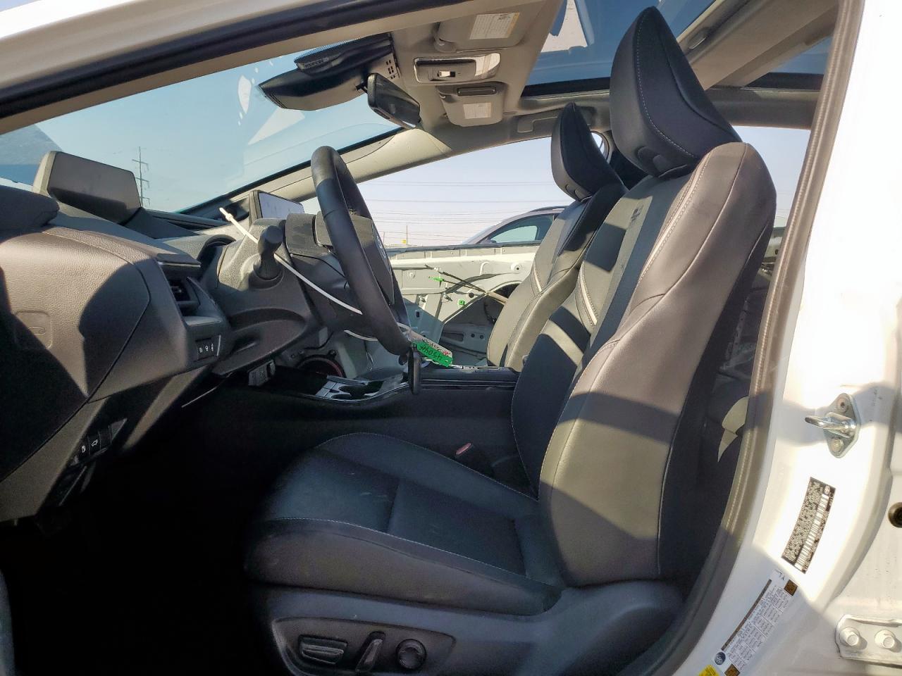 2024 TOYOTA PRIUS