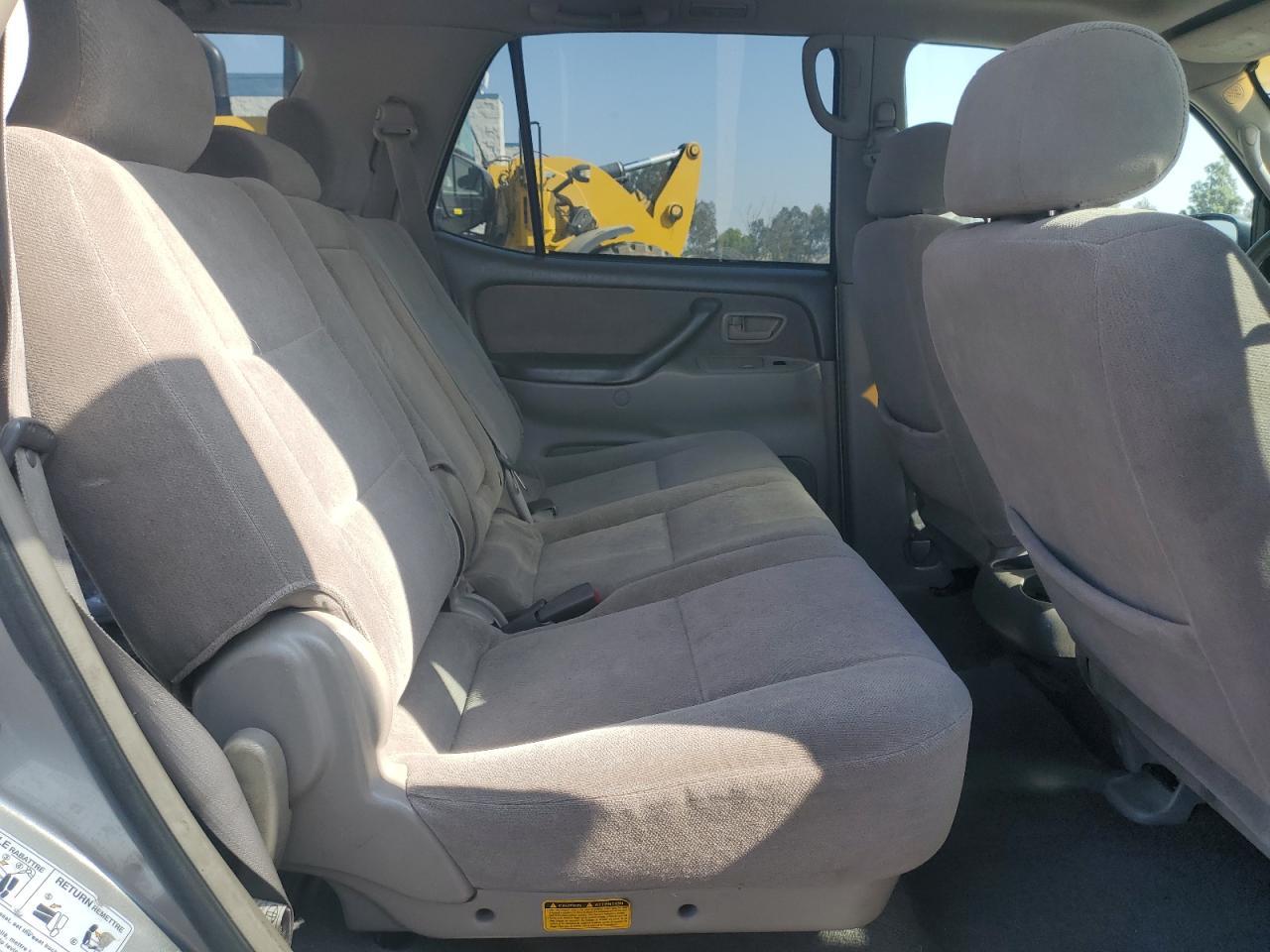 2004 TOYOTA Sequoia