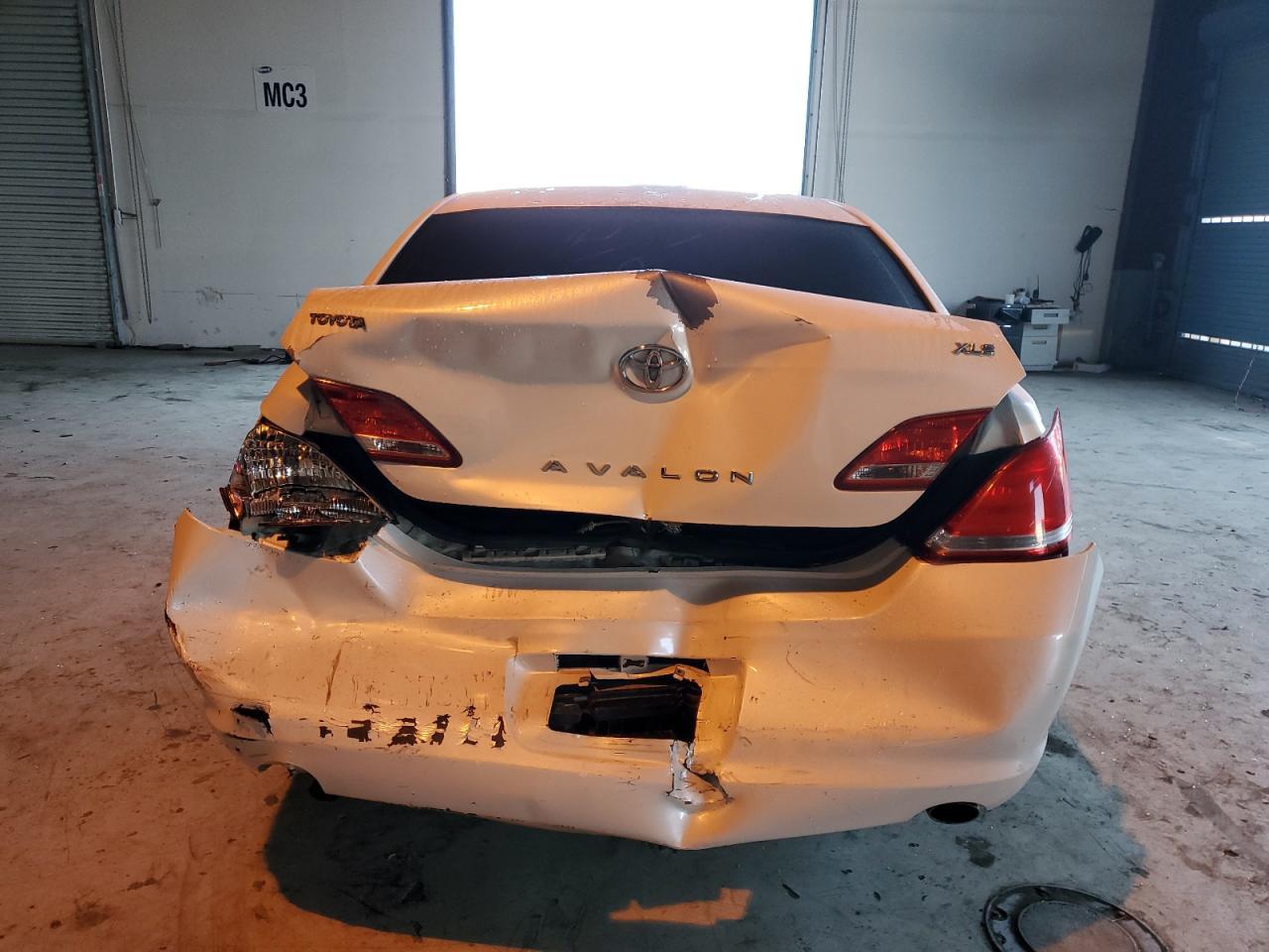 2006 TOYOTA Avalon