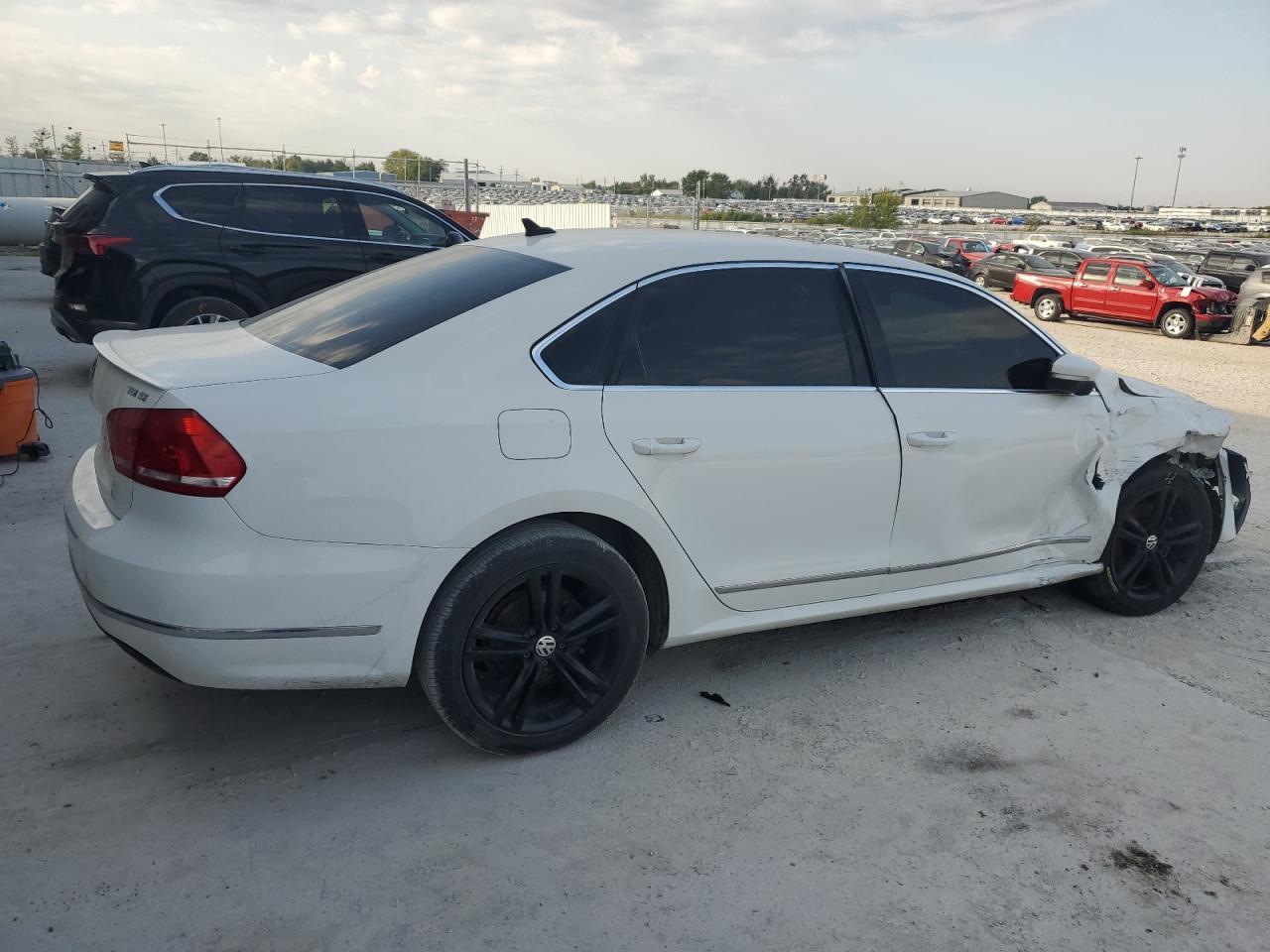 2012 VOLKSWAGEN Passat