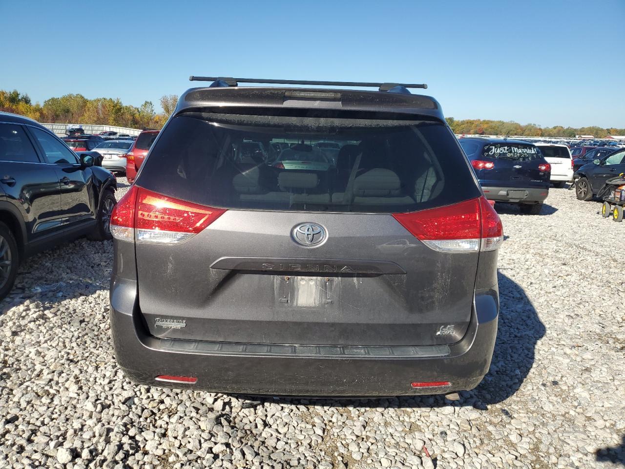 2011 TOYOTA SIENNA