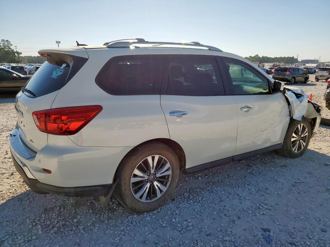 2017 NISSAN PATHFINDER