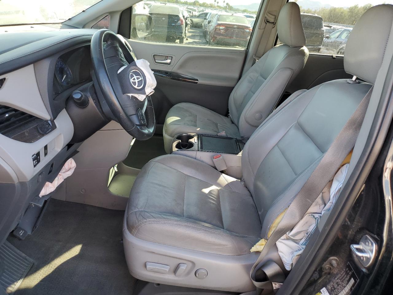 2016 TOYOTA SIENNA