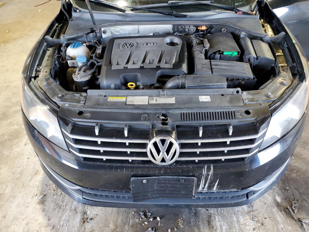 2014 VOLKSWAGEN Passat