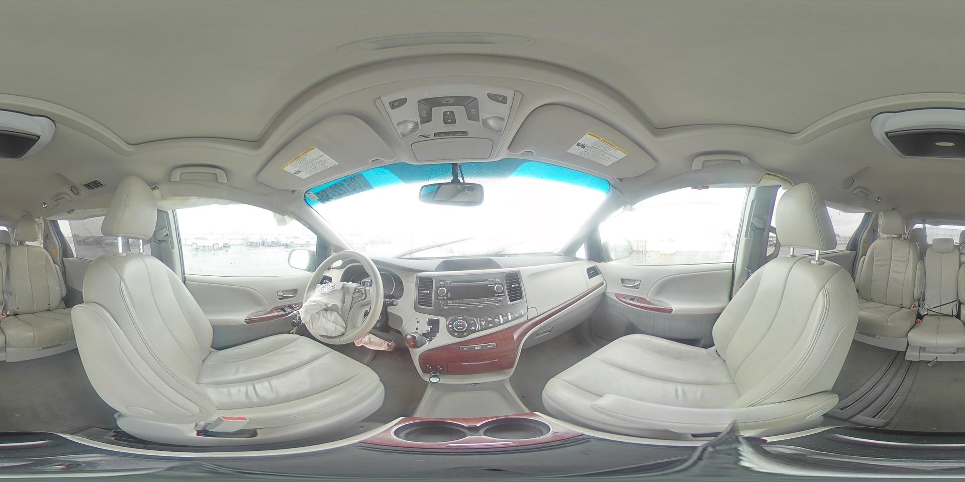 2014 TOYOTA SIENNA