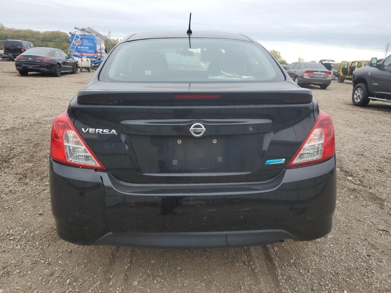 2015 NISSAN VERSA
