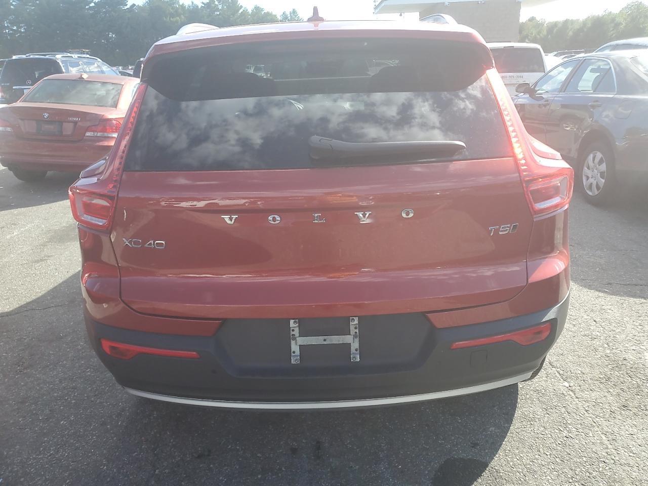 2019 VOLVO XC40