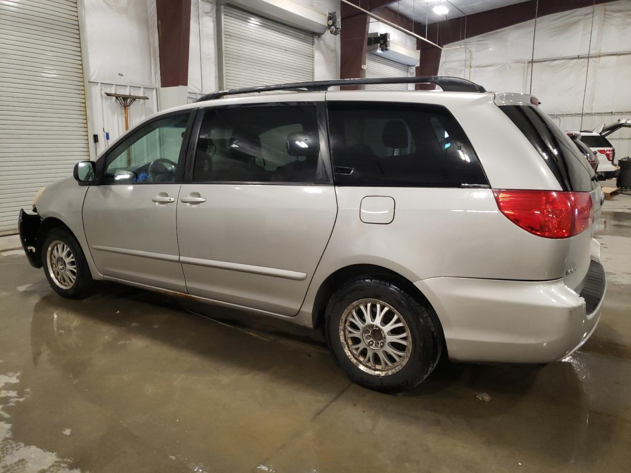 2009 TOYOTA SIENNA