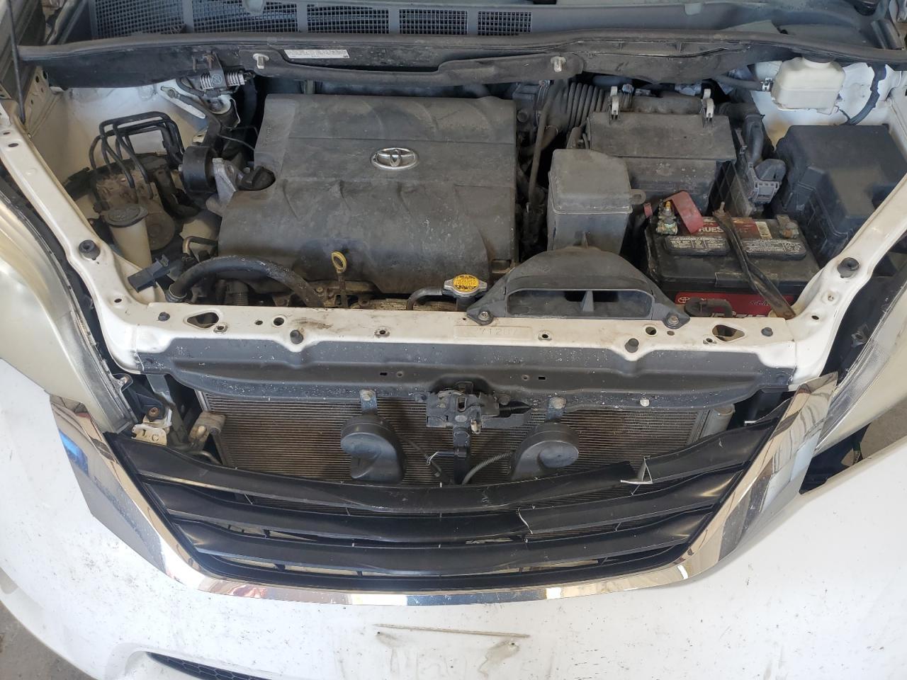 2014 TOYOTA SIENNA