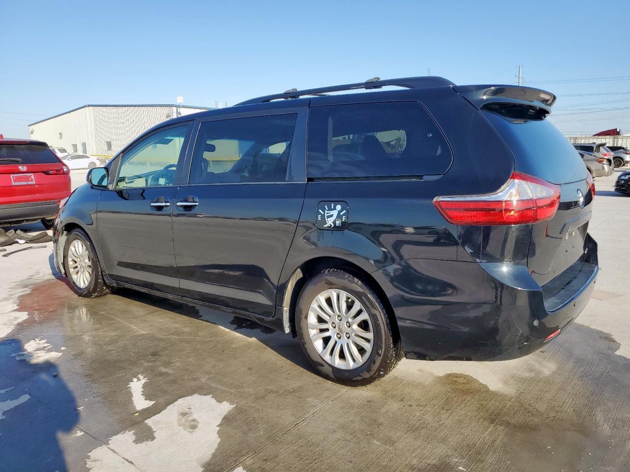 2015 TOYOTA SIENNA