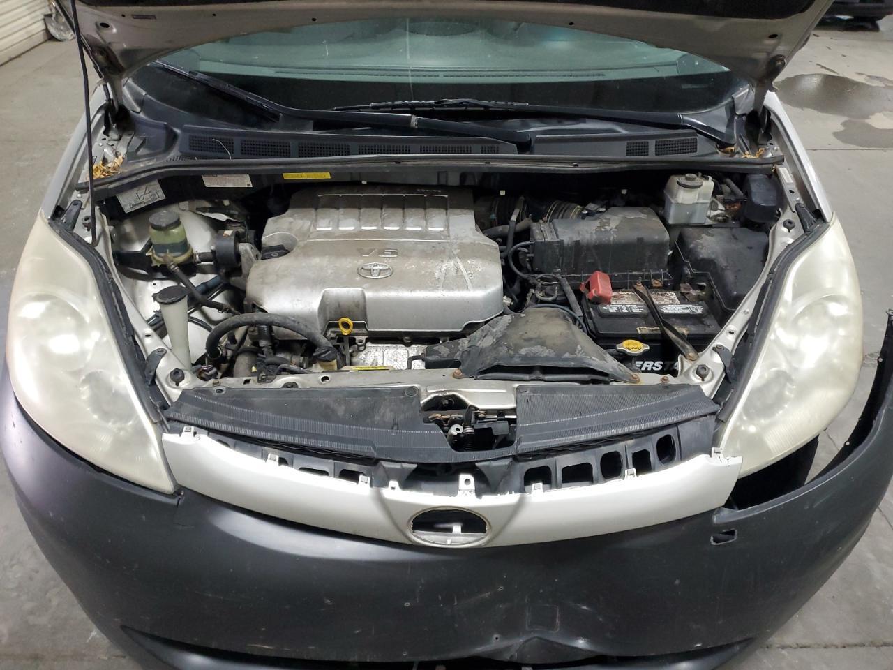 2009 TOYOTA SIENNA