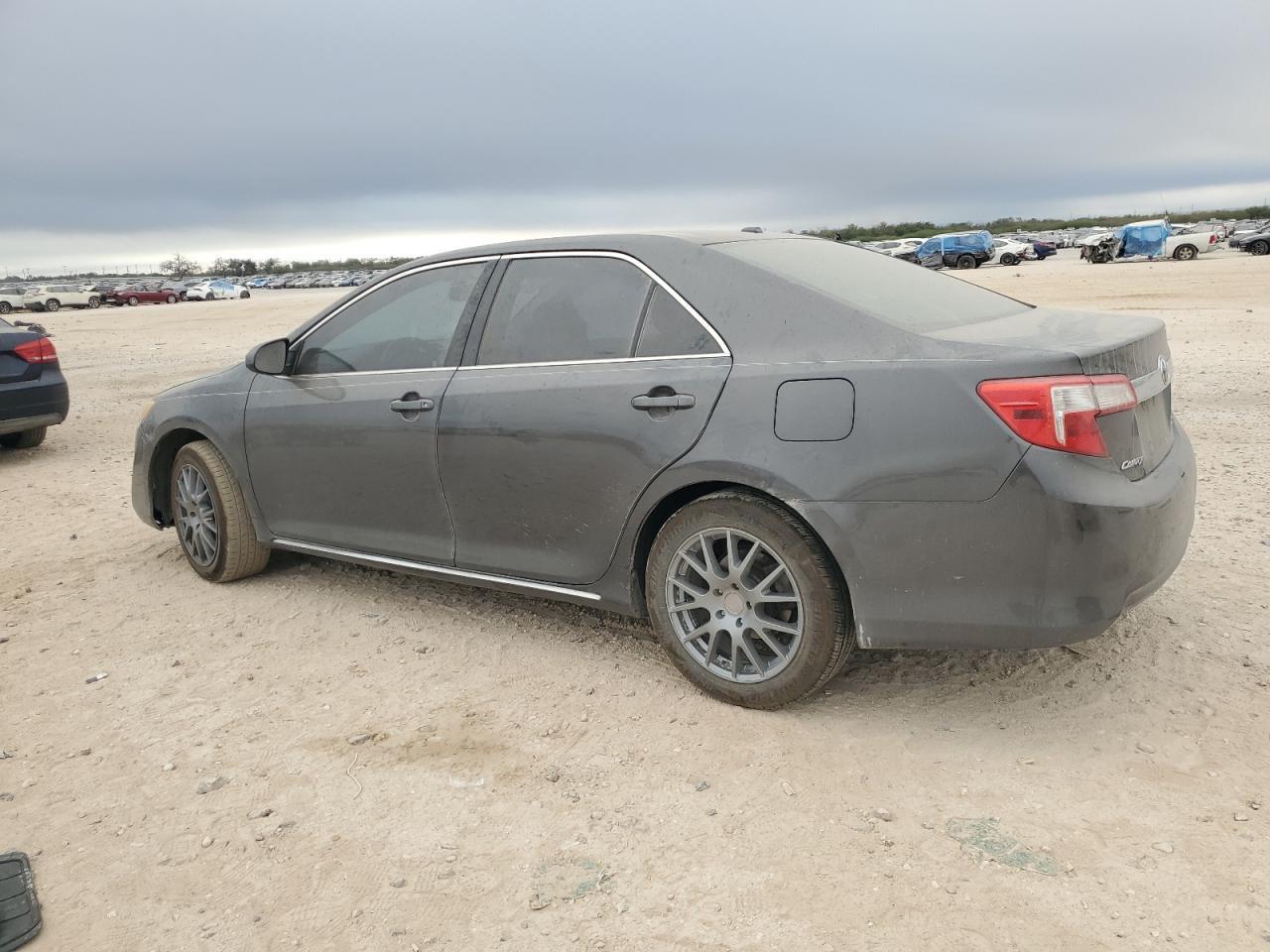 2014 TOYOTA CAMRY