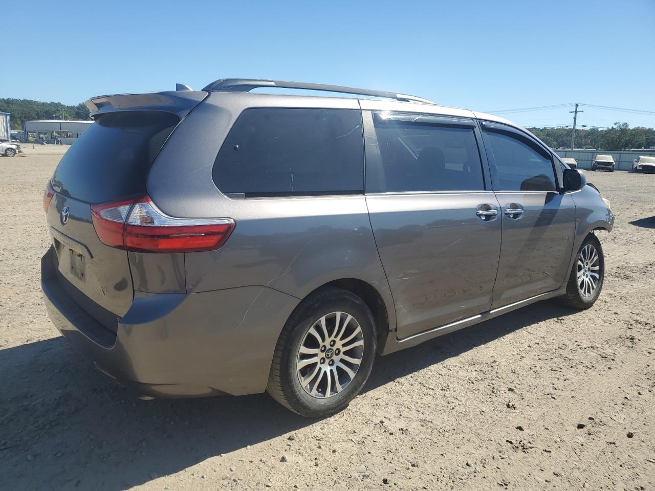 2018 TOYOTA SIENNA